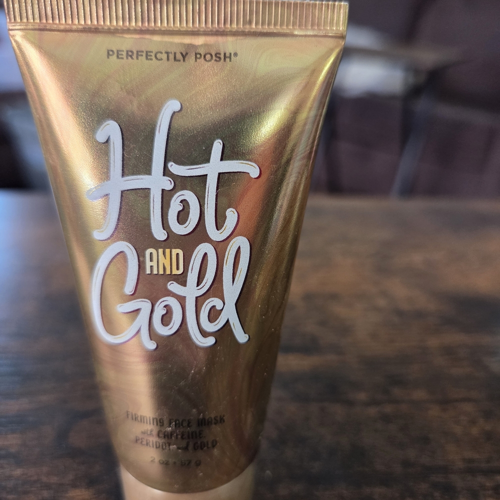 Perfectly Posh Gold Skincare Mask